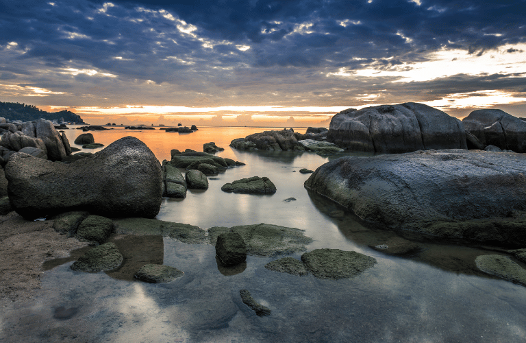sunset over the rocks on Sairee Beach